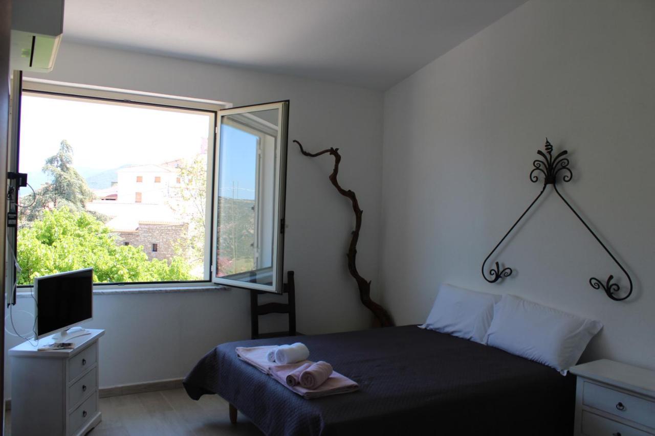 Bed And Breakfast Murales Orgosolo Exterior foto