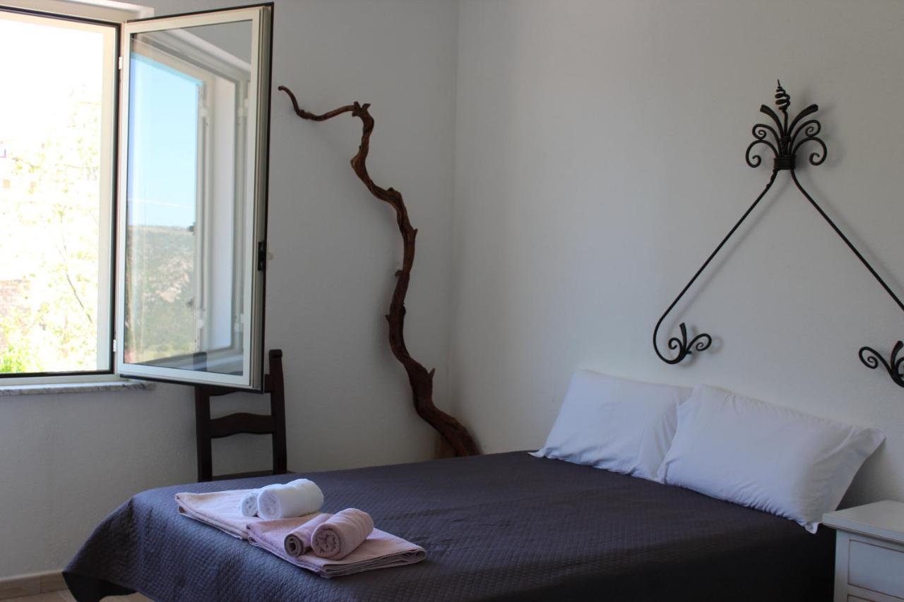 Bed And Breakfast Murales Orgosolo Exterior foto